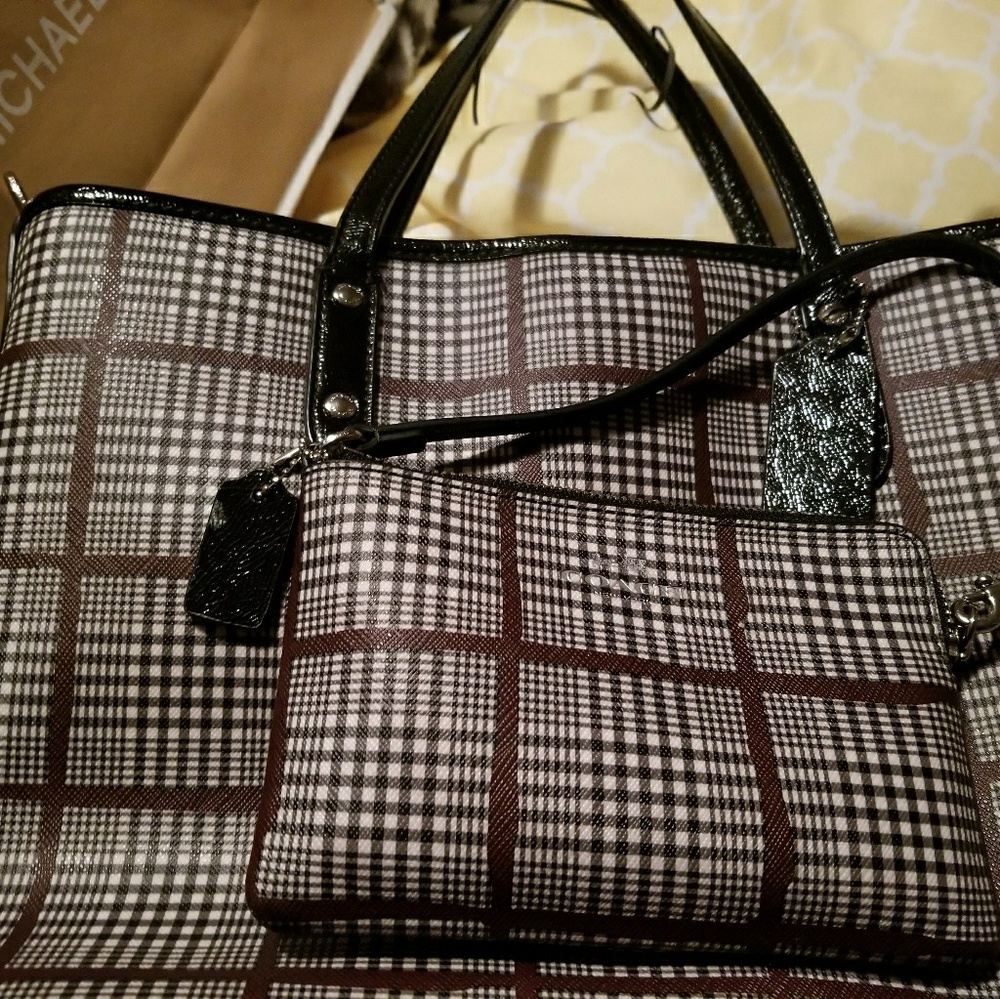 Coach purse with wristlet